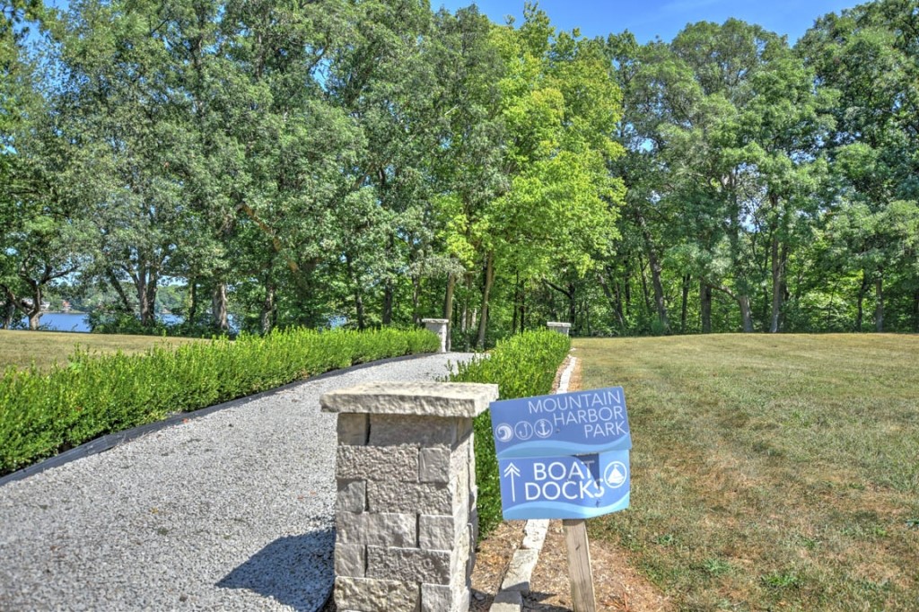 295 East Mueller Court Decatur, IL 62521 - Photo 2 of 24