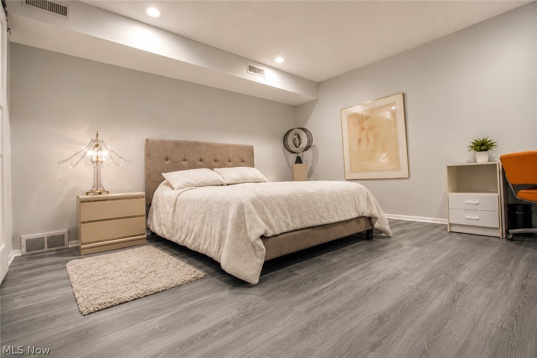 16575 Wren Road, Unit 3C Chagrin Falls, OH 44023 - Photo 19 of 29 Spacious Master Bedroom Suite featuring lrecessed lighting and enough space for desk and office area