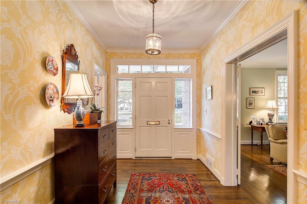 375 Roslyn Road Winston-Salem, NC 27104 - Photo 3 of 29 Gallery Image 3