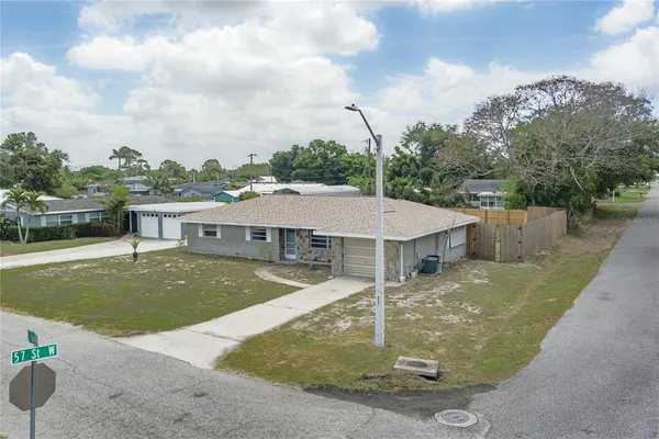 $2,250 | 5617 1st Avenue West, Bradenton, FL 34209