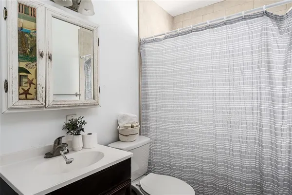 $2,250 | 5617 1st Avenue West, Bradenton, FL 34209