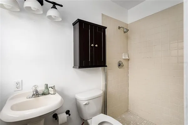 $2,250 | 5617 1st Avenue West, Bradenton, FL 34209