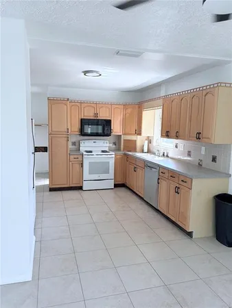 $2,250 | 5617 1st Avenue West, Bradenton, FL 34209