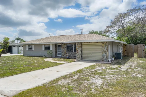 $2,250 | 5617 1st Avenue West, Bradenton, FL 34209
