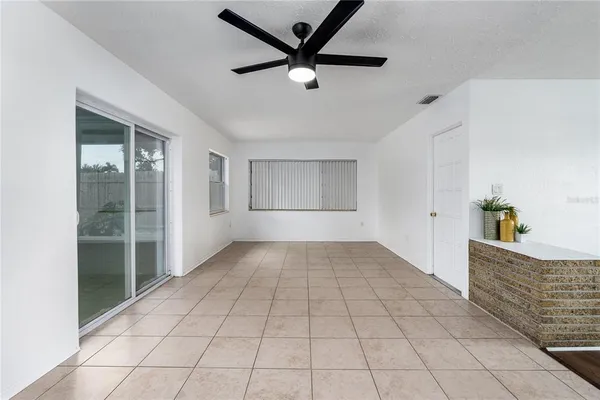 $2,250 | 5617 1st Avenue West, Bradenton, FL 34209