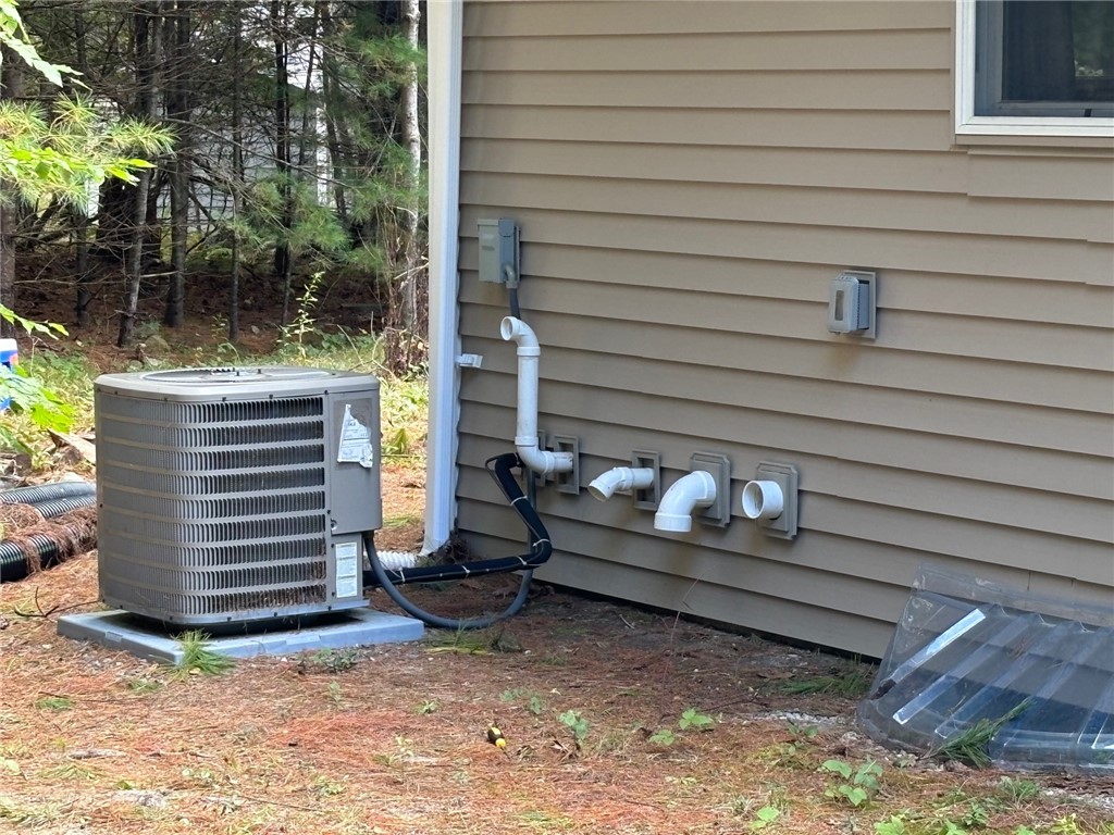 631 Hill Farm Road Coventry, RI 02816 - Photo 5 of 21