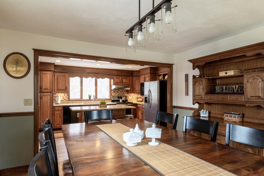 160 Pilgrim Road Braintree, MA 02184 - Photo 10 of 41 Gallery Image 10