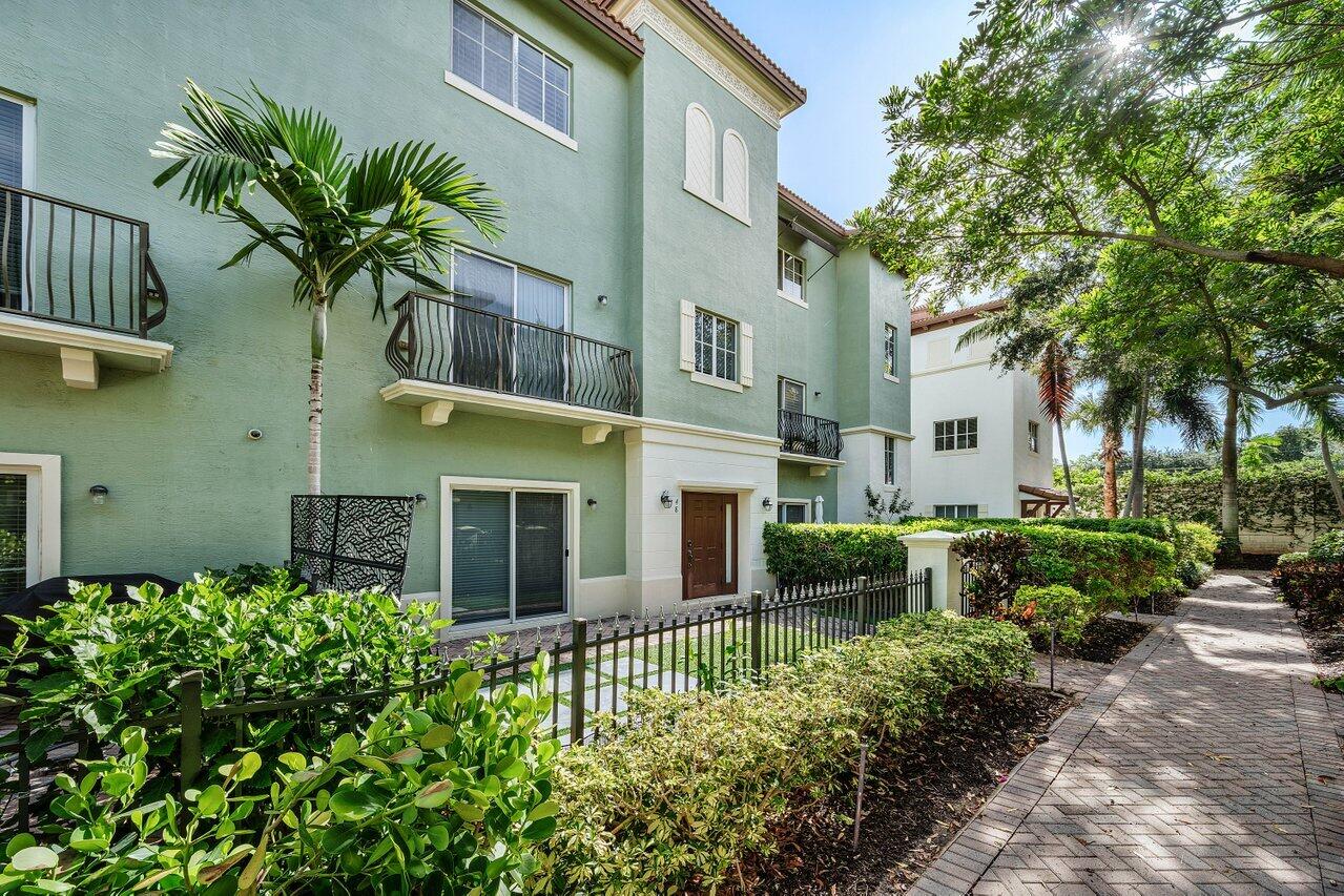 48 Northwest Hawthorne Place Boca Raton, FL 33432 - Photo 2 of 35 Front Exterior and Courtyard Walkway