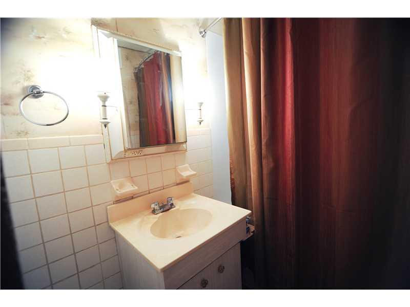 114 Lutes Road Venetia, PA 15367 - Photo 12 of 24 Full Bath. Neutral to add your own style.