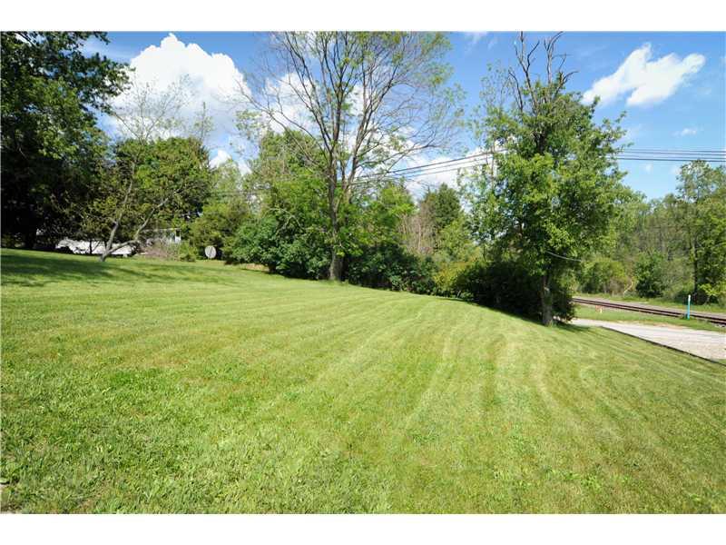 114 Lutes Road Venetia, PA 15367 - Photo 22 of 24 Yard/Garden. View of large side yard