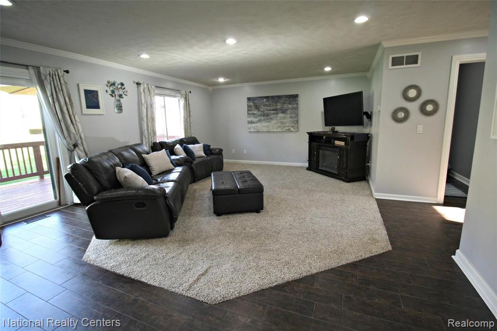 2180 Rochelle Park Drive Rochester Hills, MI 48309 - Photo 10 of 35