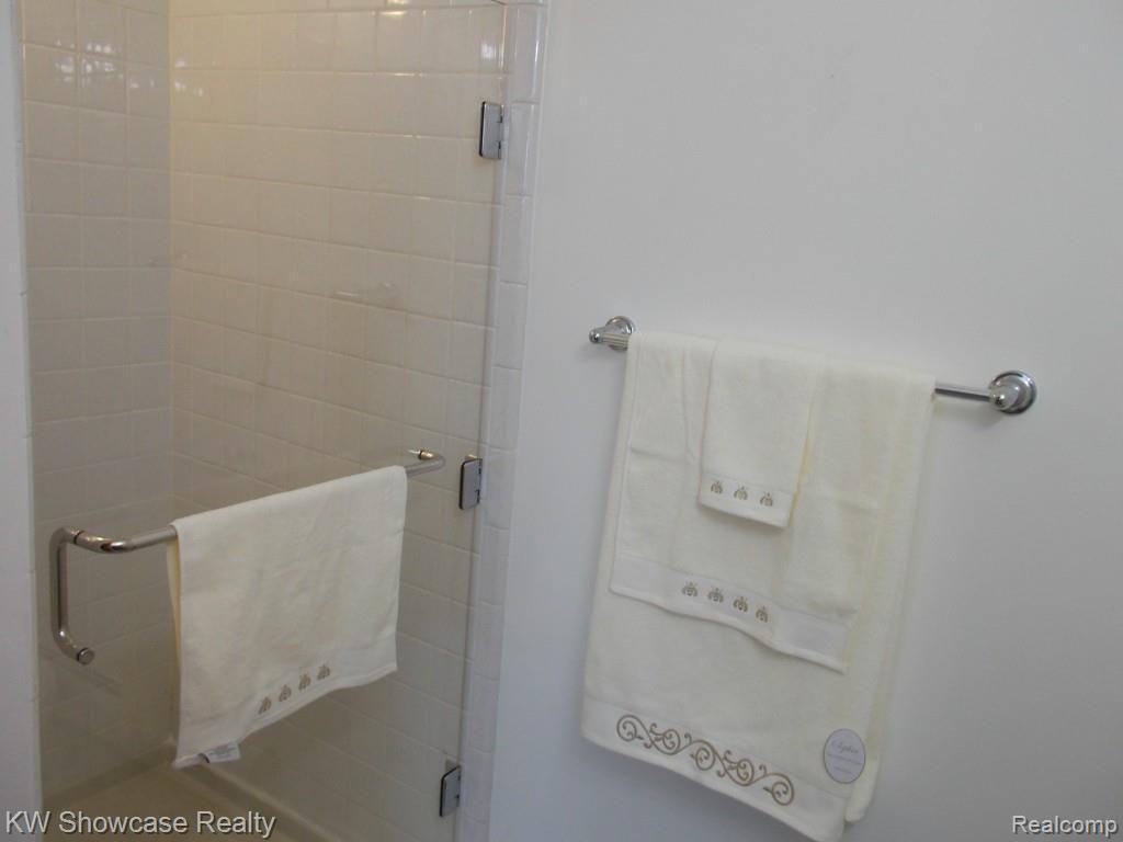 4113 Telegraph Road, Unit 214 Bloomfield Hills, MI 48302 - Photo 9 of 14 DSCN0644.jpg
