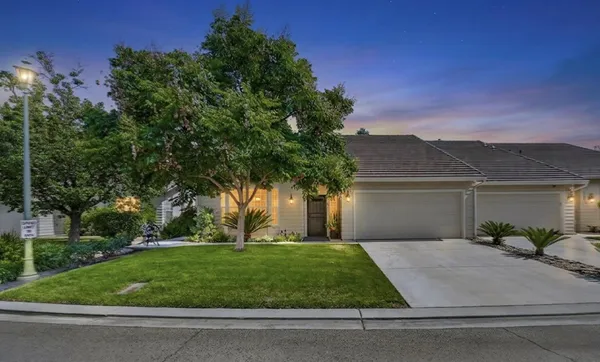$318,000 | 337 Village Drive, Dinuba, CA 93618