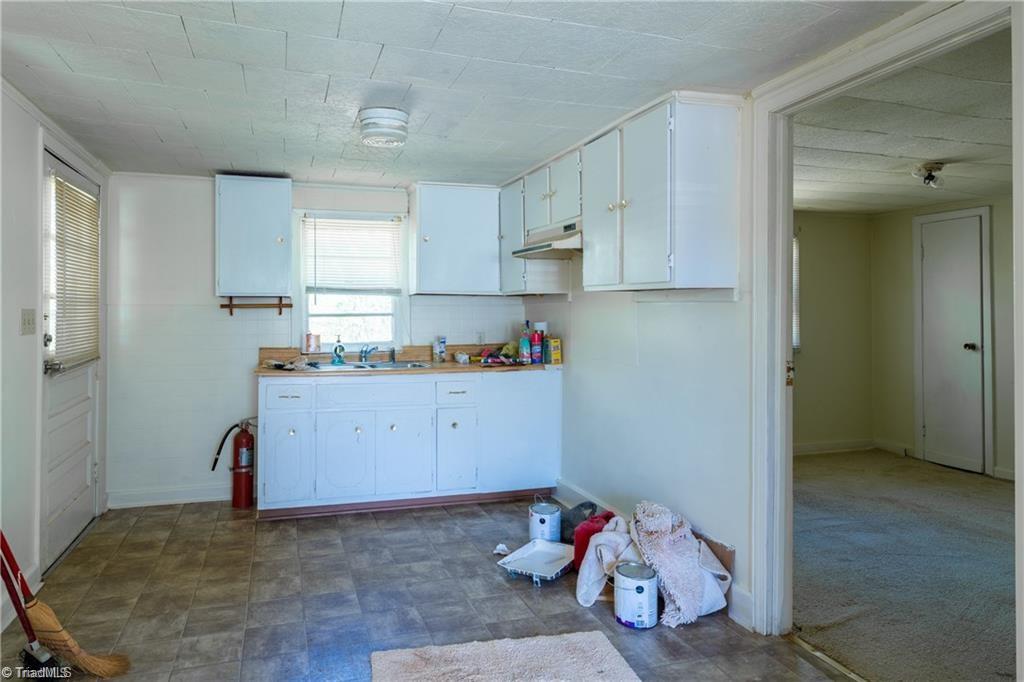 389 Brooks Road Reidsville, NC 27320 - Photo 5 of 6 Gallery Image 5