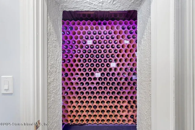 a picture of a wooden bench