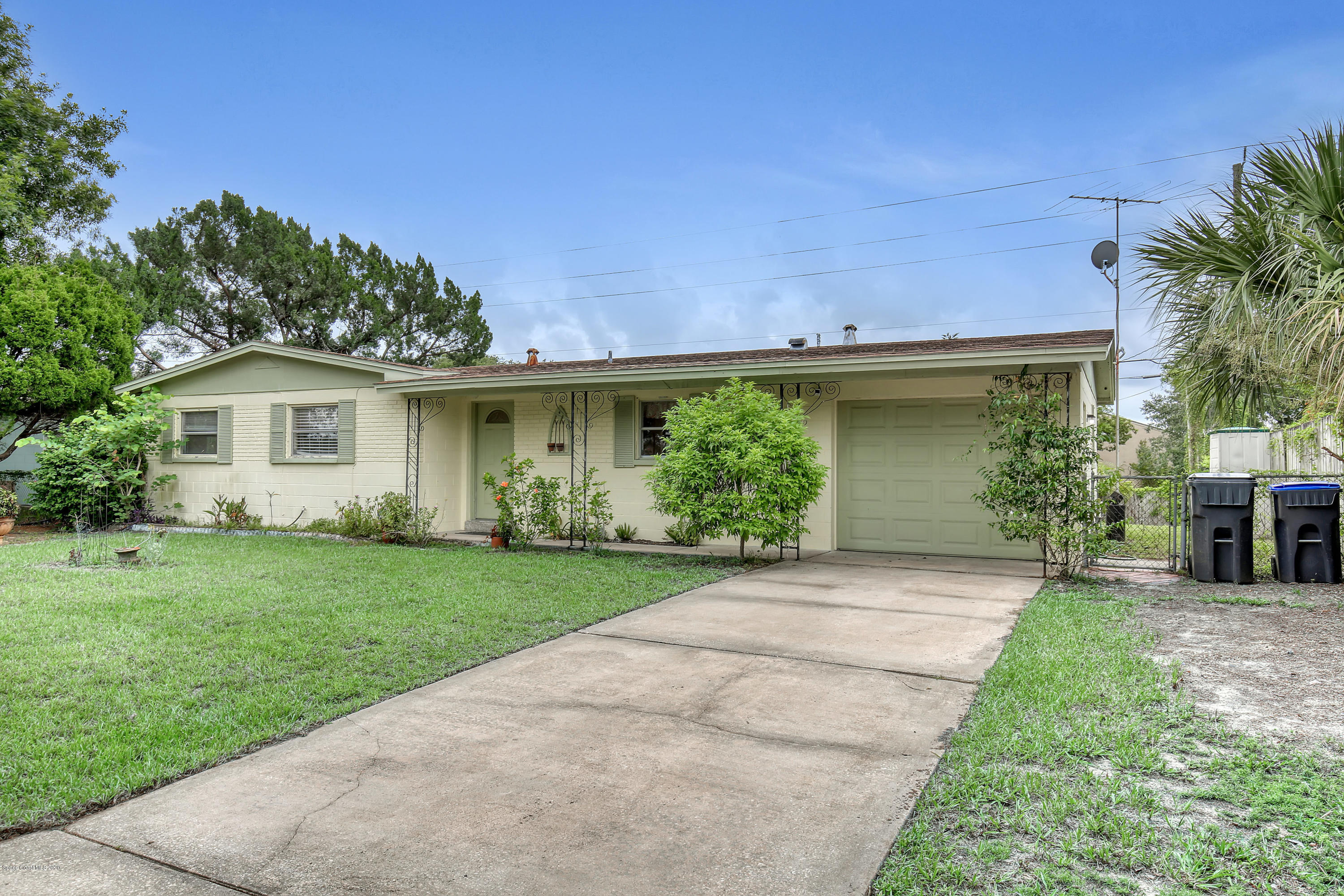 4815 East Key Drive Titusville, FL 32780 - Photo 4 of 32 4815 E Key Dr Titusville FL-print-003-02