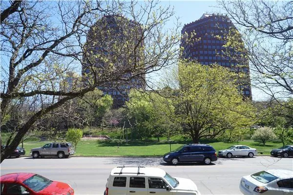 $329,500 | 4436 J C Nichols Parkway, Unit 1S, Kansas City, MO 64111