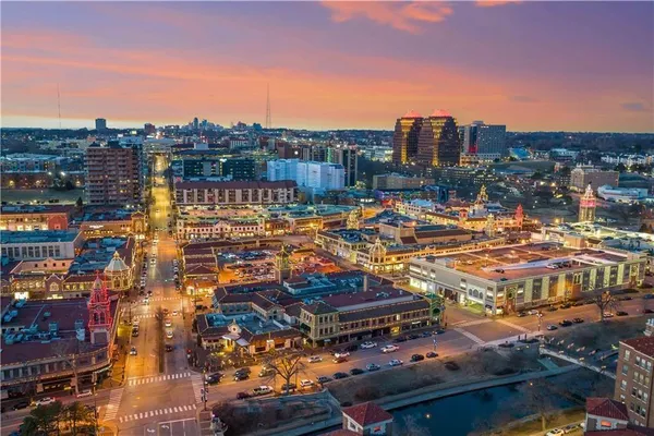 $329,500 | 4436 J C Nichols Parkway, Unit 1S, Kansas City, MO 64111