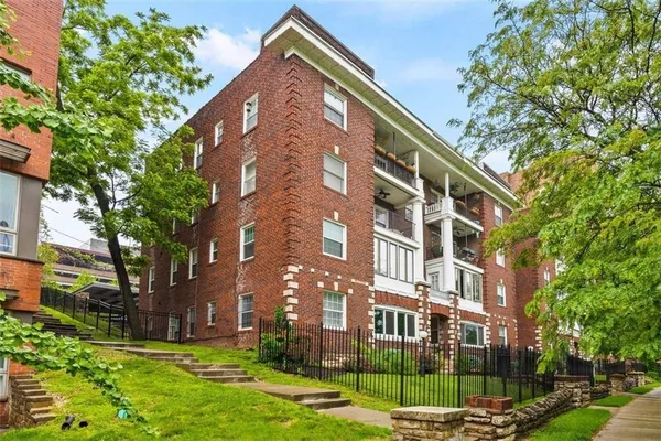 $329,500 | 4436 J C Nichols Parkway, Unit 1S, Kansas City, MO 64111