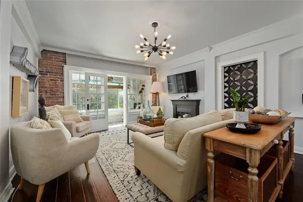 $329,500 | 4436 J C Nichols Parkway, Unit 1S, Kansas City, MO 64111