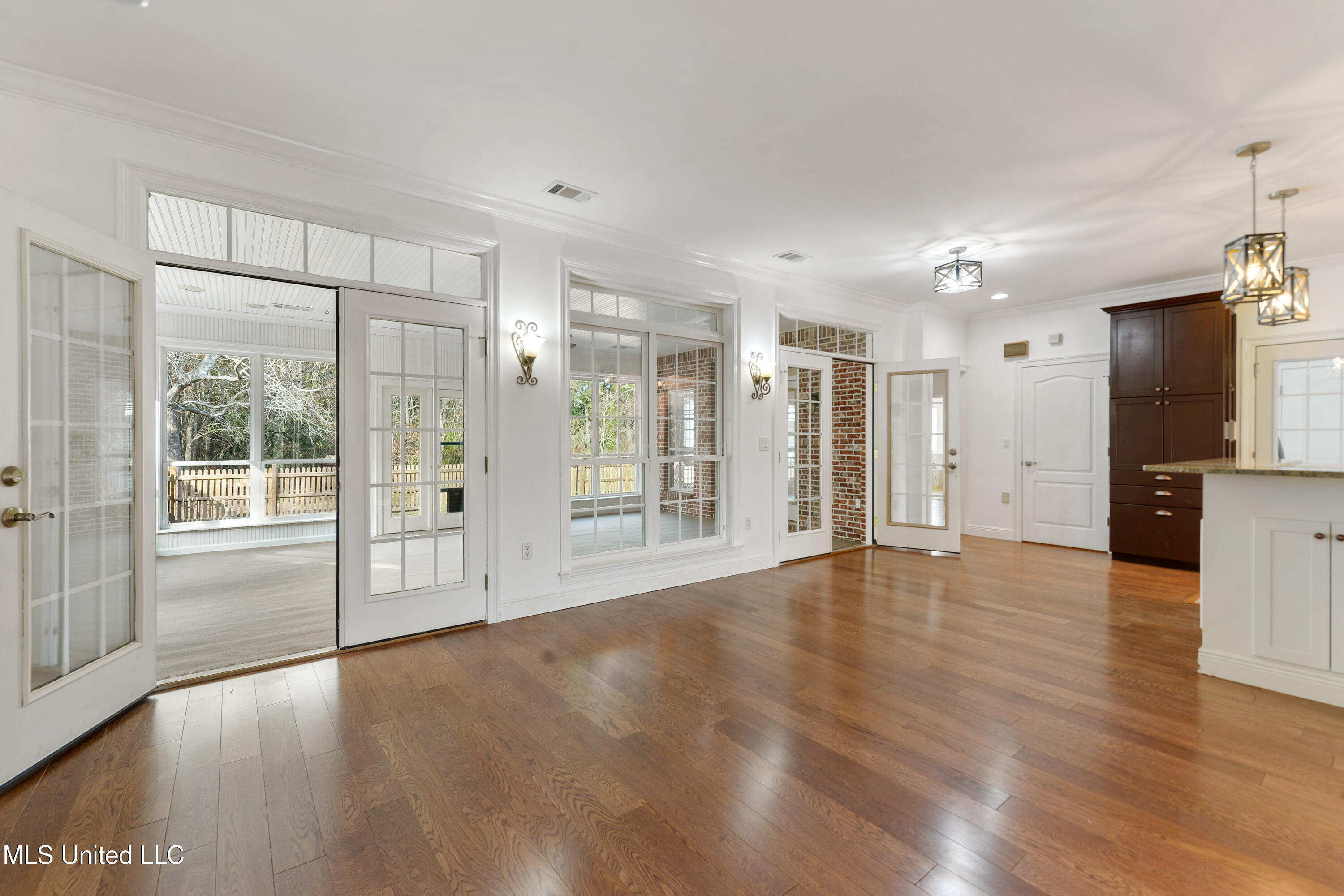 19018 Landon Road Gulfport, MS 39503 - Photo 8 of 39 007