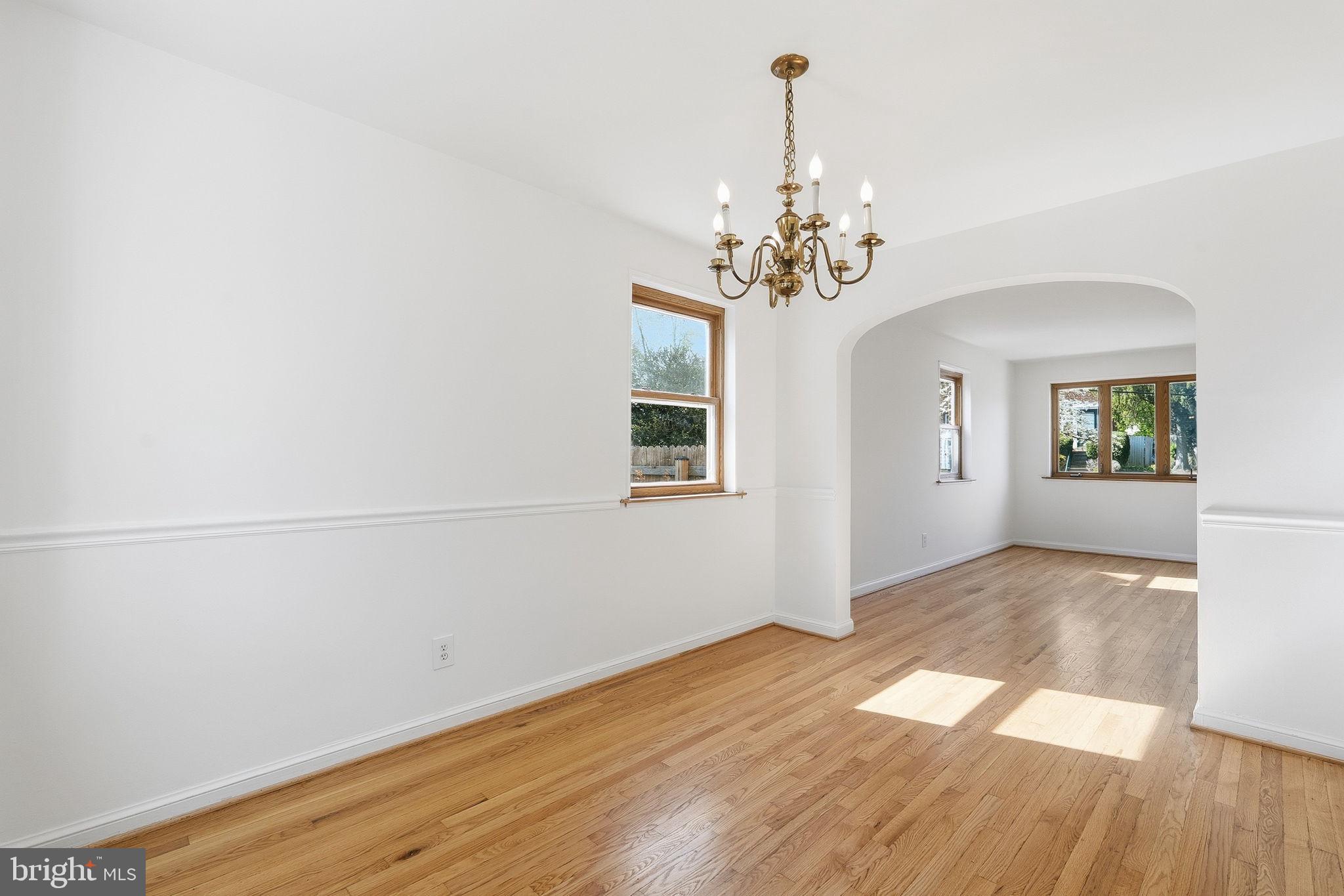 11977 Andrew Street Silver Spring, MD 20902 - Photo 10 of 28 Dining room prefect for hosting dinner parties