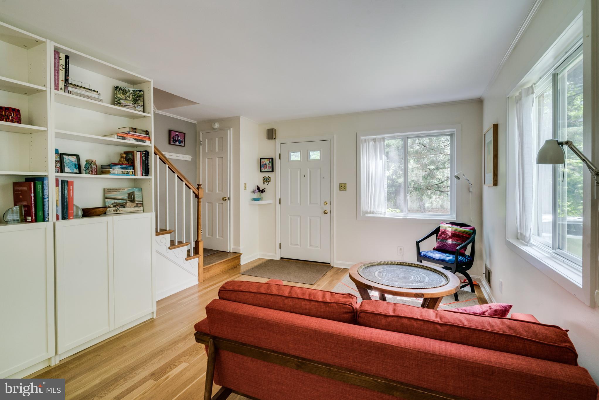 6827 Sandy Spring Road Northwest Washington, DC 20012 - Photo 3 of 26 Living Room