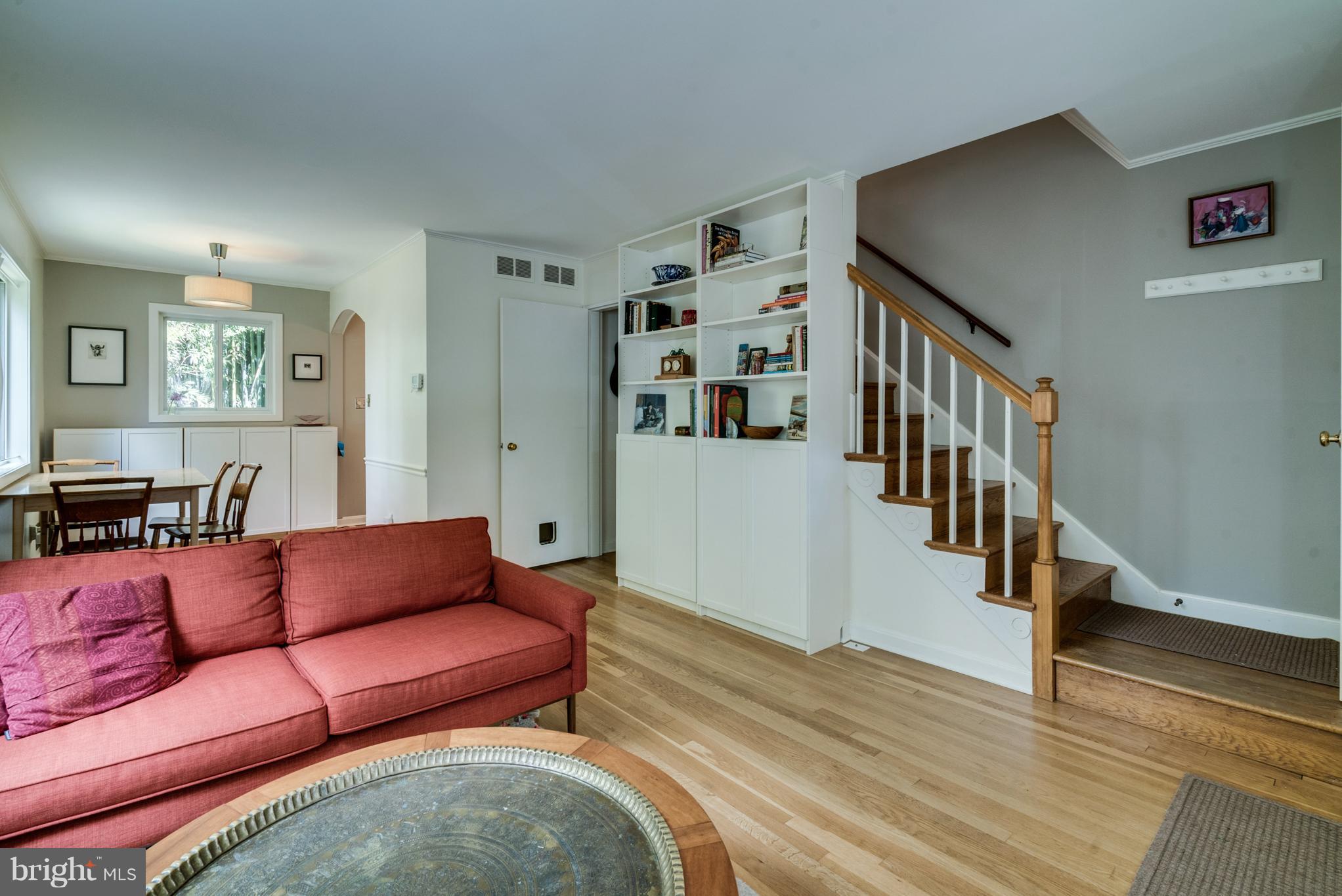 6827 Sandy Spring Road Northwest Washington, DC 20012 - Photo 4 of 26 Living Room