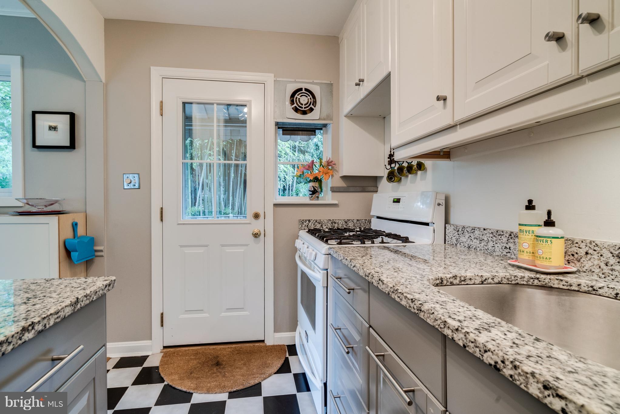 6827 Sandy Spring Road Northwest Washington, DC 20012 - Photo 9 of 26 Kitchen