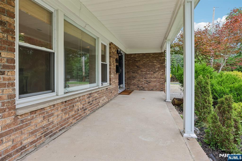 39 Maple Avenue Demarest, NJ 07627 - Photo 3 of 49
