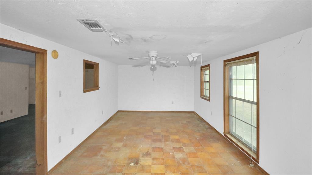 306 Denver Road Sunset, TX 76270 - Photo 7 of 24