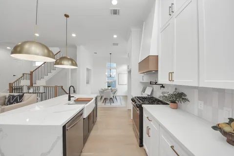 $570,000 | 927 Fisher Street, Unit B, Houston, TX 77018