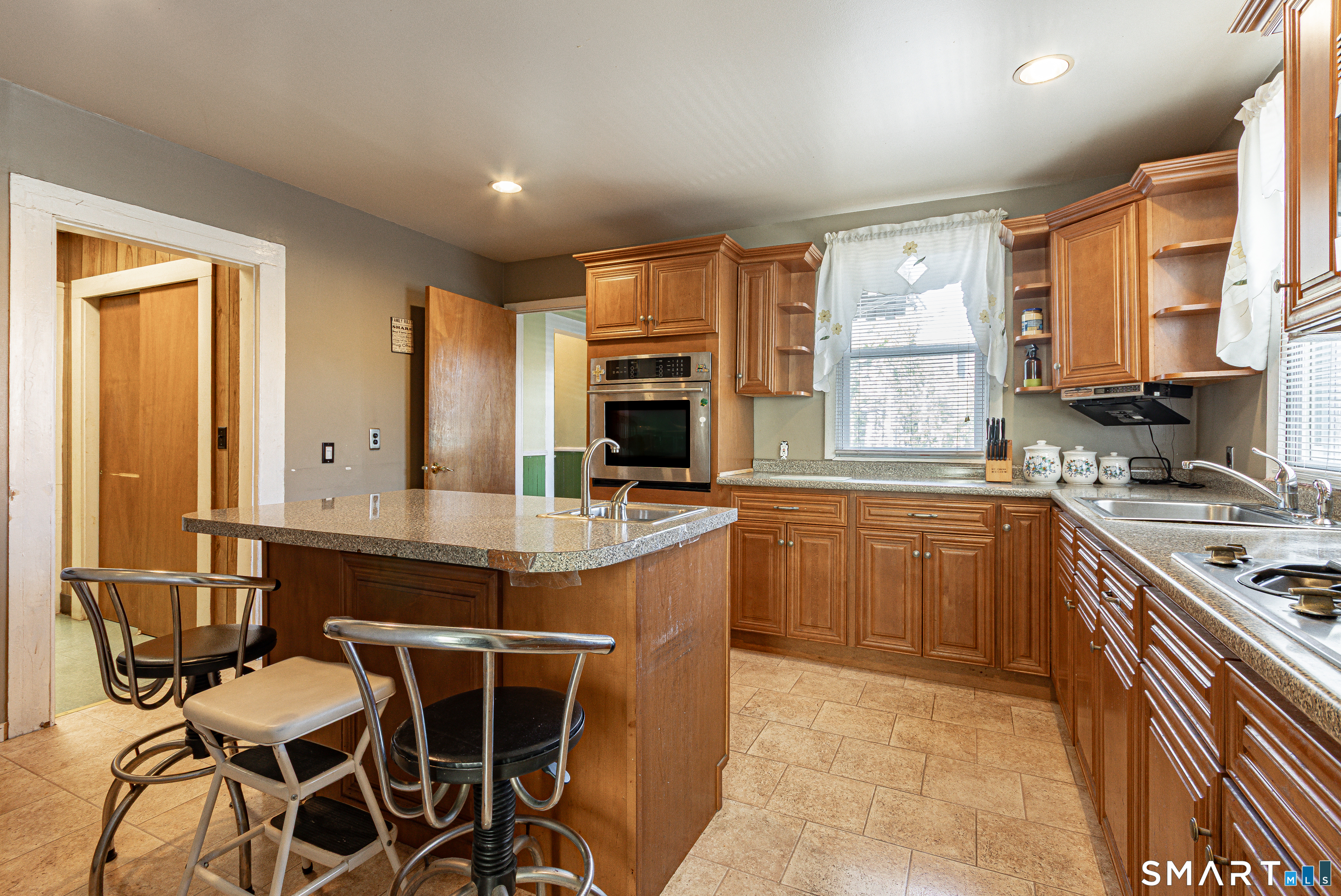 34 Queen Street Meriden, CT 06451 - Photo 5 of 30