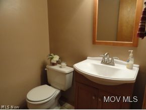 1095 Joe Skinner Road Belpre, OH 45714 - Photo 10 of 24 Half Bath