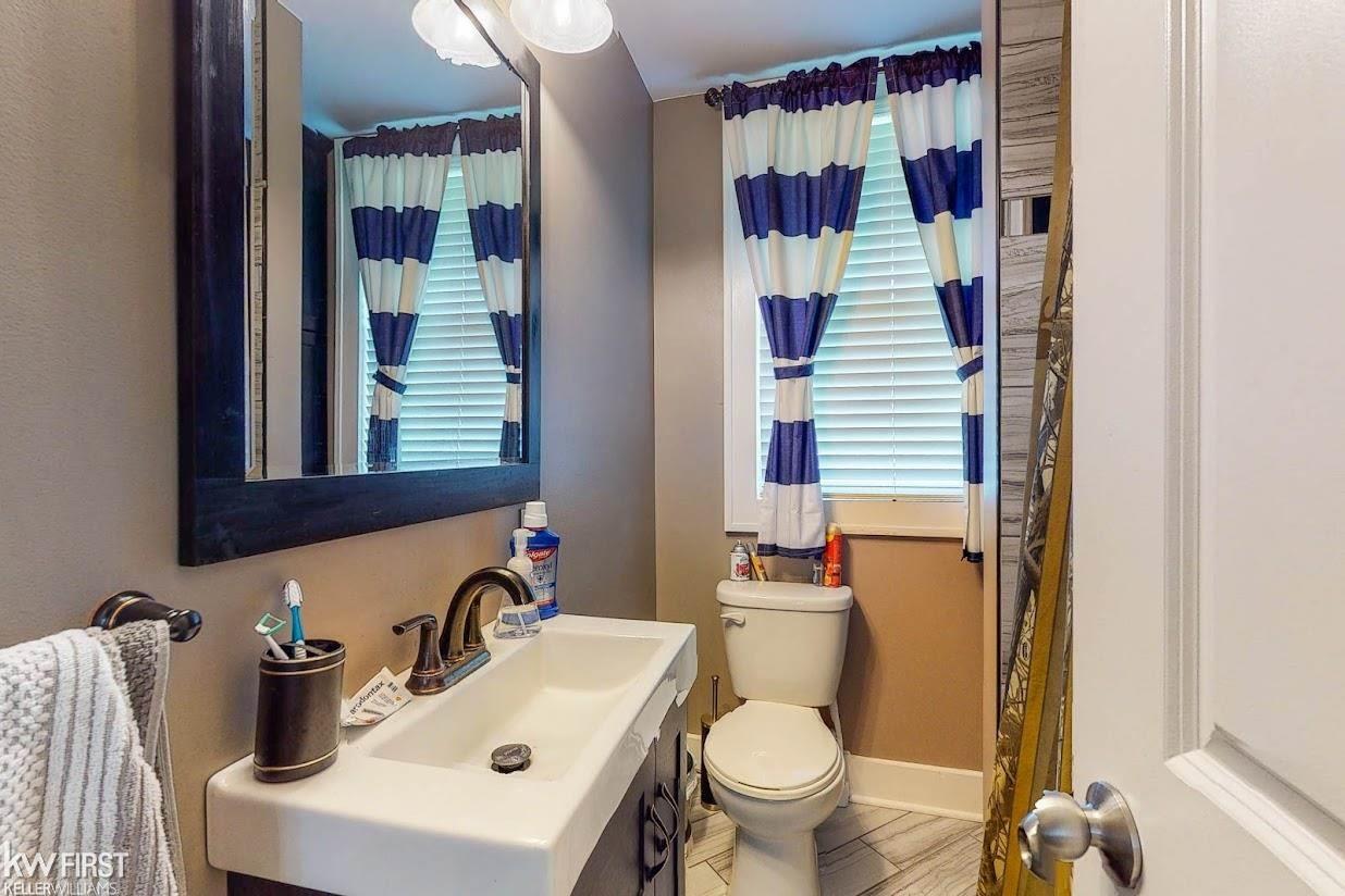 7316 Corunna Road Flint, MI 48532 - Photo 13 of 20 50075293-12.JPG