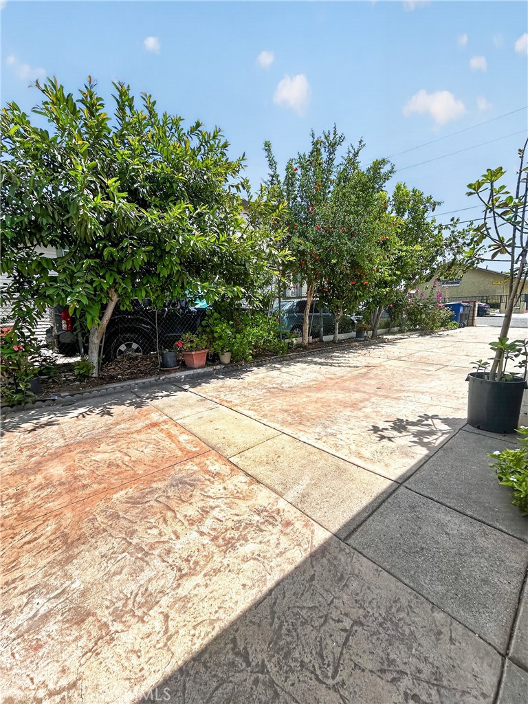7451 Diamond Street Riverside, CA 92504 - Photo 25 of 31 a view of a backyard of the house