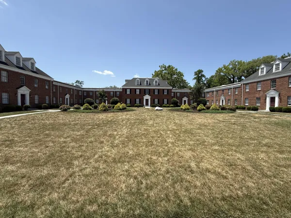 $1,100 | 231 Chestnut Street, Unit 303, Salem, VA 24153