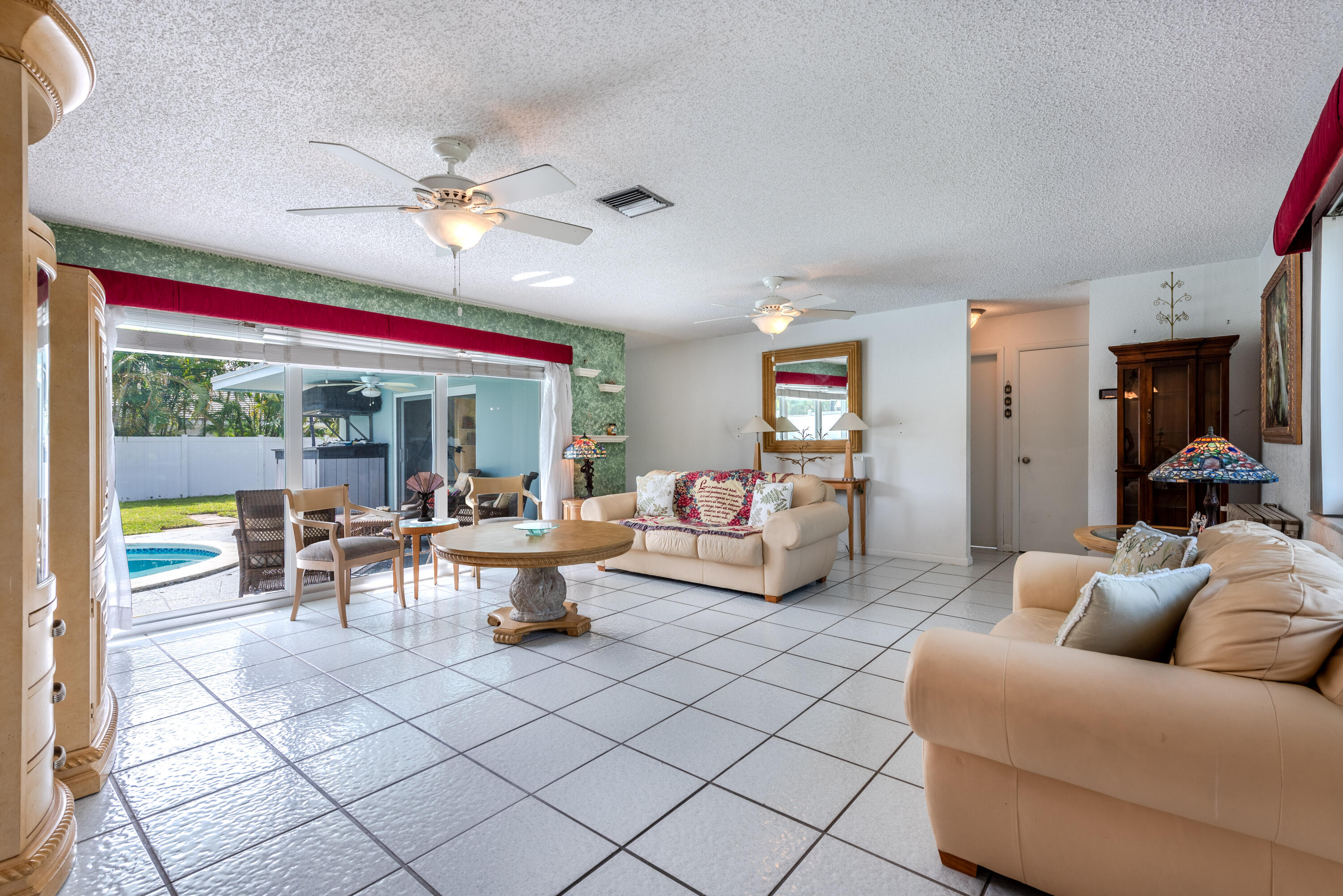 28 Southwest 9th Avenue Boca Raton, FL 33486 - Photo 3 of 23 Living Room