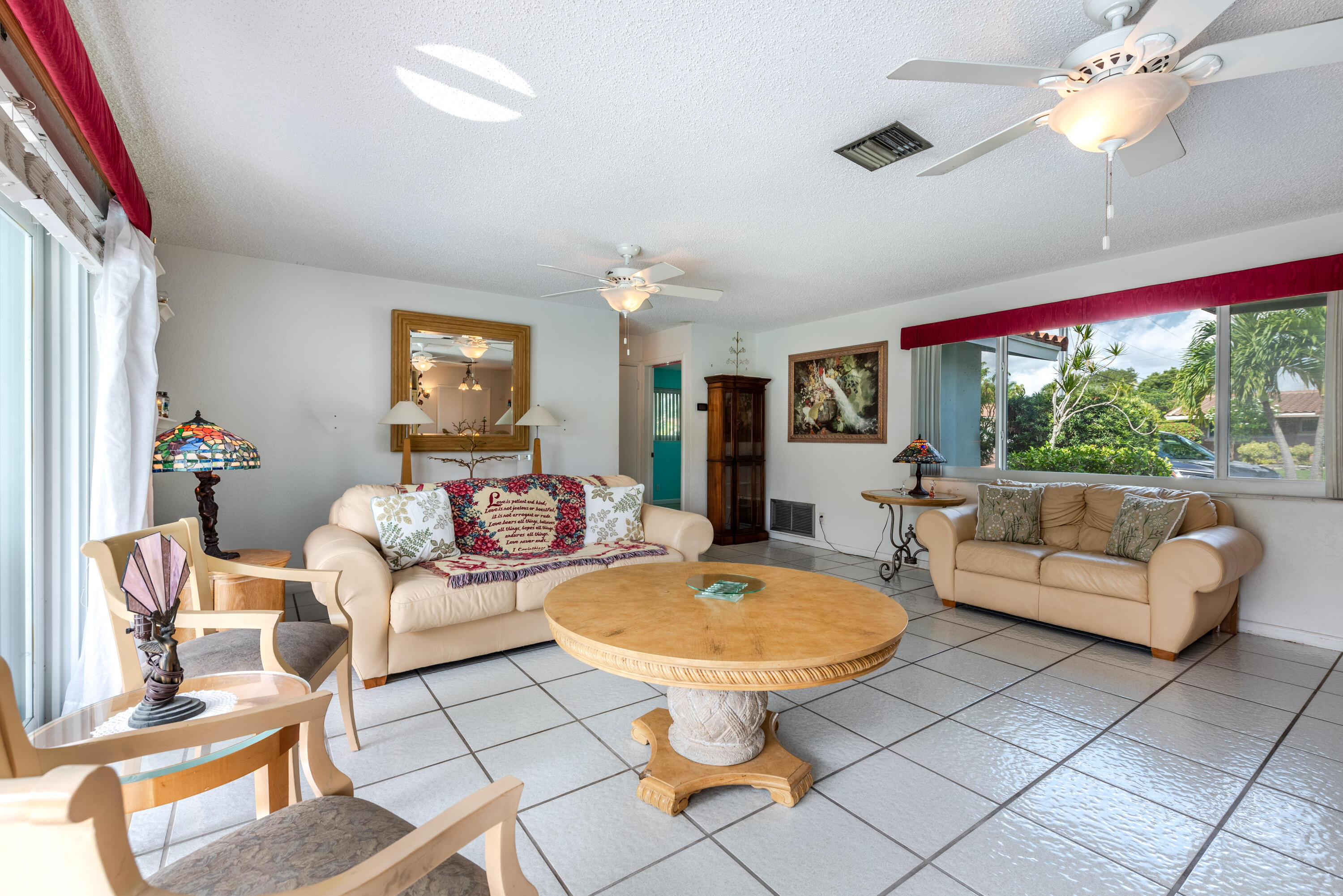 28 Southwest 9th Avenue Boca Raton, FL 33486 - Photo 4 of 23 Living Room