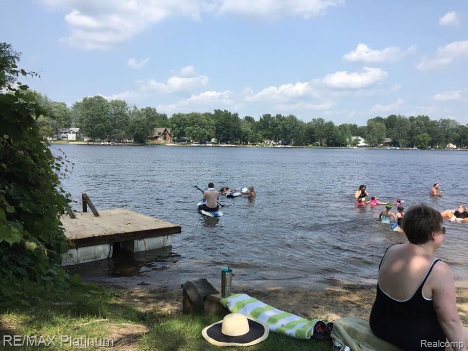 643 Six Mile Road Whitmore Lake, MI 48189 - Photo 17 of 22