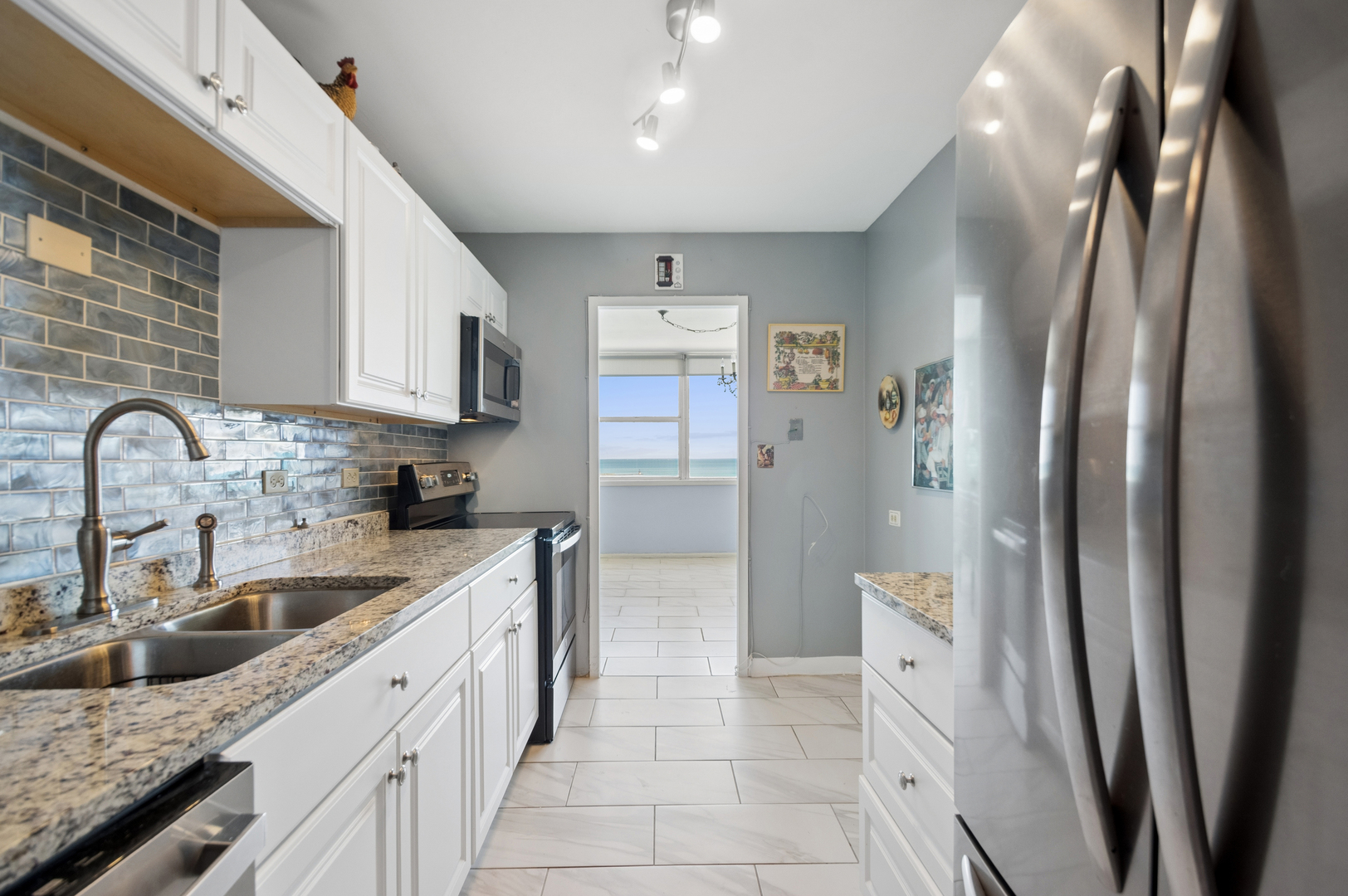6301 North Sheridan Road, Unit 11L Chicago, IL 60660 - Photo 10 of 21