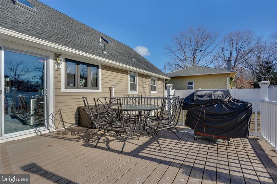 121 Inlet Avenue Manahawkin, NJ 08050 - Photo 7 of 33 Gallery Image 7