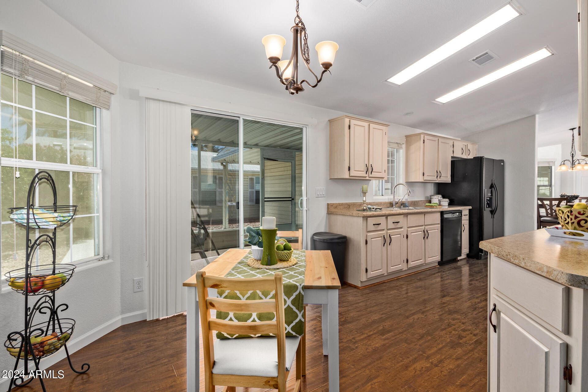 2550 South Ellsworth Road, Unit 21 Mesa, AZ 85209 - Photo 7 of 21 Eat in Kitchen
