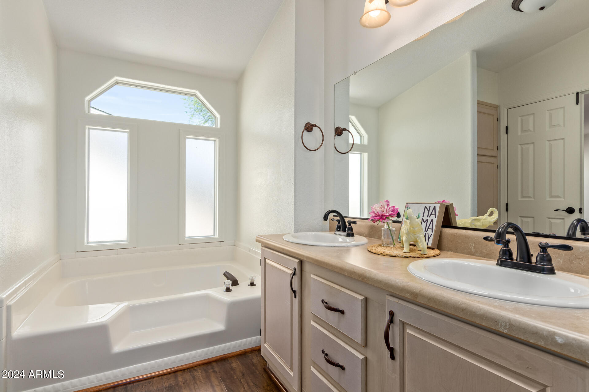 2550 South Ellsworth Road, Unit 21 Mesa, AZ 85209 - Photo 10 of 21 Primary Bathroom