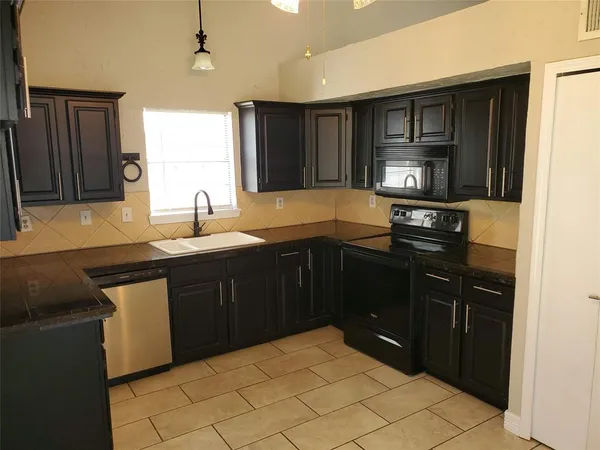 $2,295 | 904 Rocky Creek Lane, Allen, TX 75002