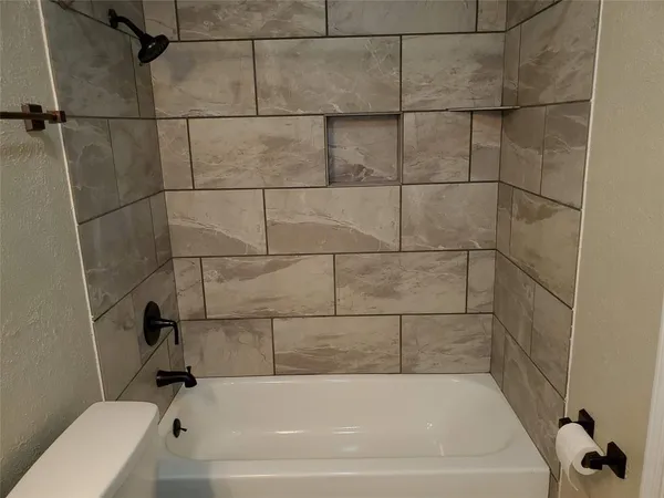 $2,295 | 904 Rocky Creek Lane, Allen, TX 75002