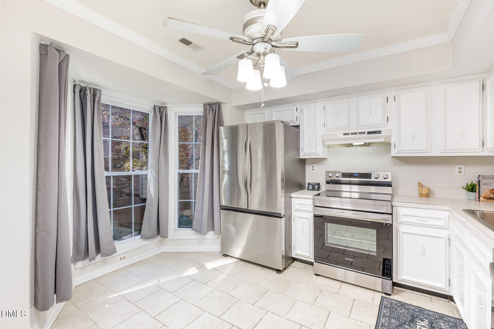 6018 Dixon Drive Raleigh, NC 27609 - Photo 3 of 17 007_file_945