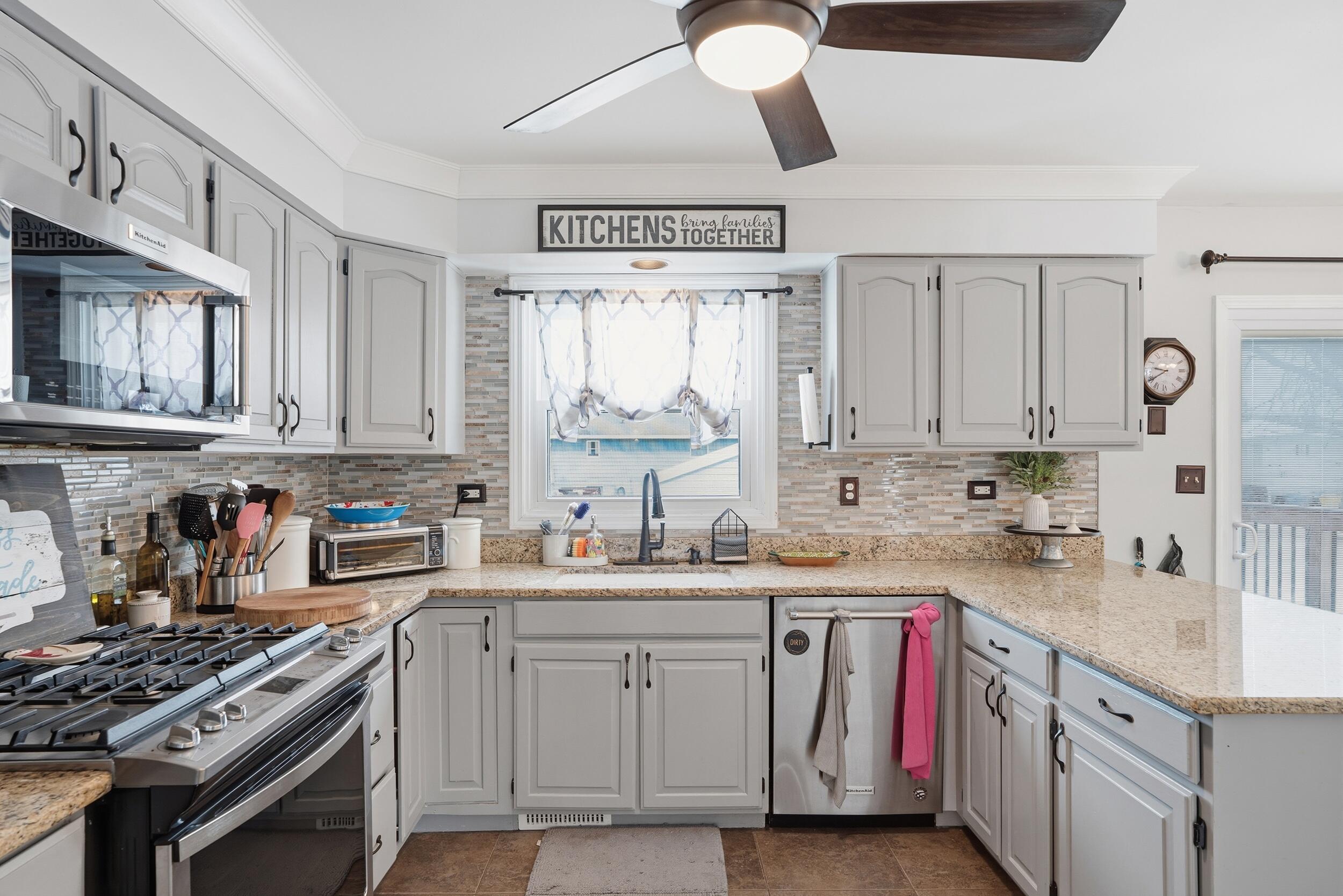 401 North Lillian Street Griffith, IN 46319 - Photo 9 of 24 2500x1668