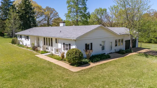 $369,000 | 370 Bowen Drive, Savannah, TN 38372