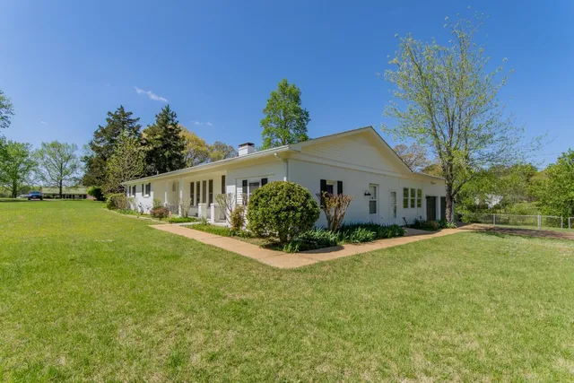 $369,000 | 370 Bowen Drive, Savannah, TN 38372